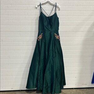 Forest Green Spaghetti Strap Prom Gown with Floral Appliqué